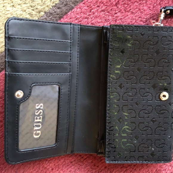 Guess Wallet/Clutch - Picture 2 of 4